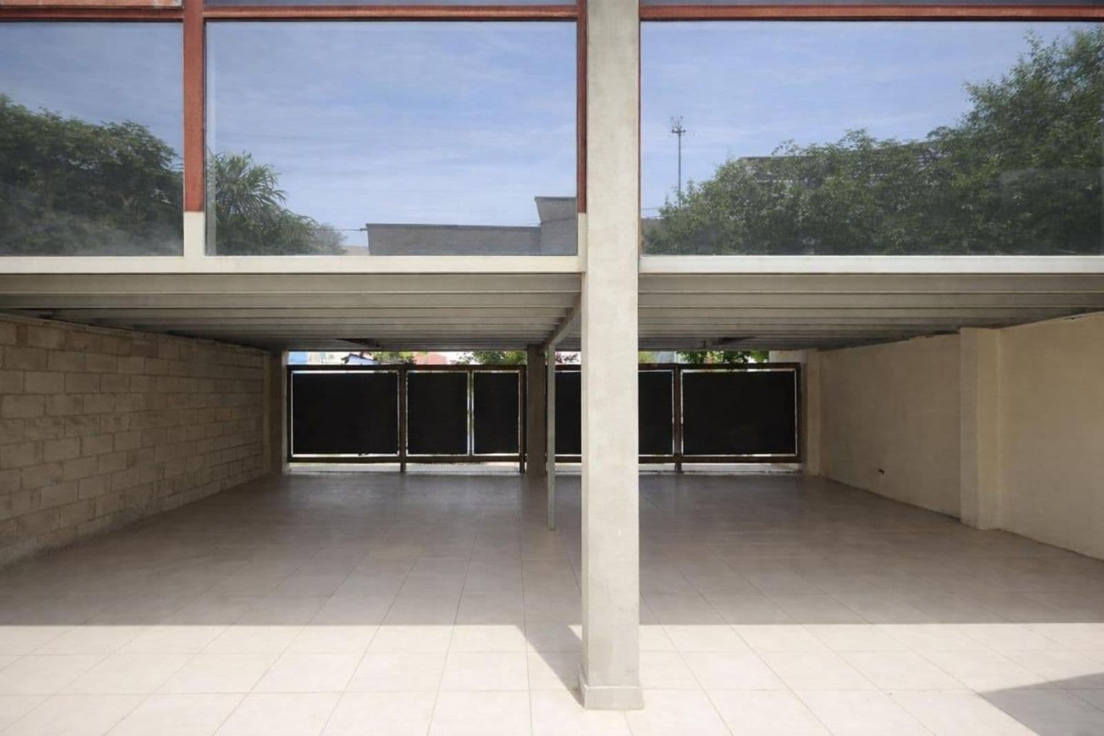 COMMERCIAL PROPERTY IN MARTINEZ