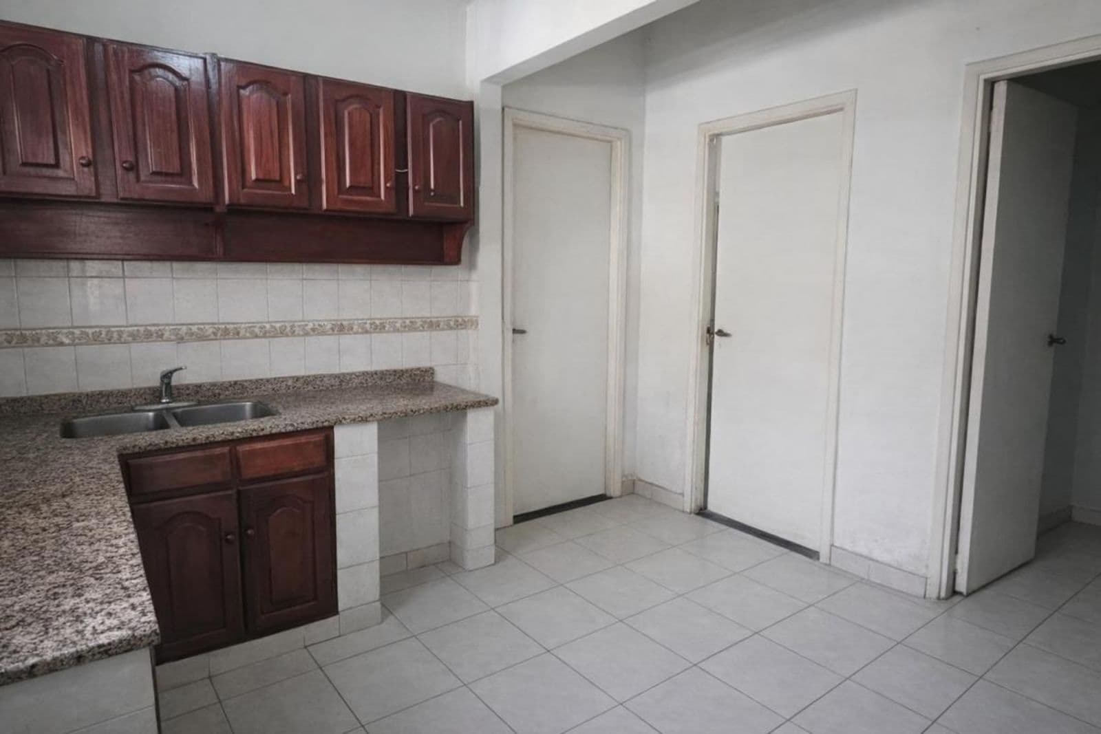 COMMERCIAL PROPERTY IN MARTINEZ