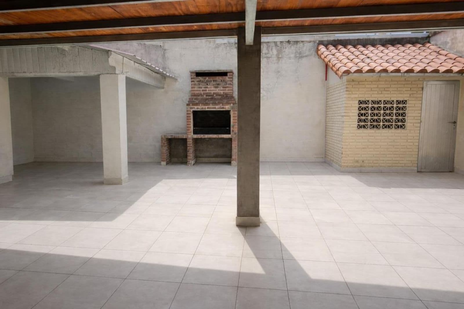 COMMERCIAL PROPERTY IN MARTINEZ