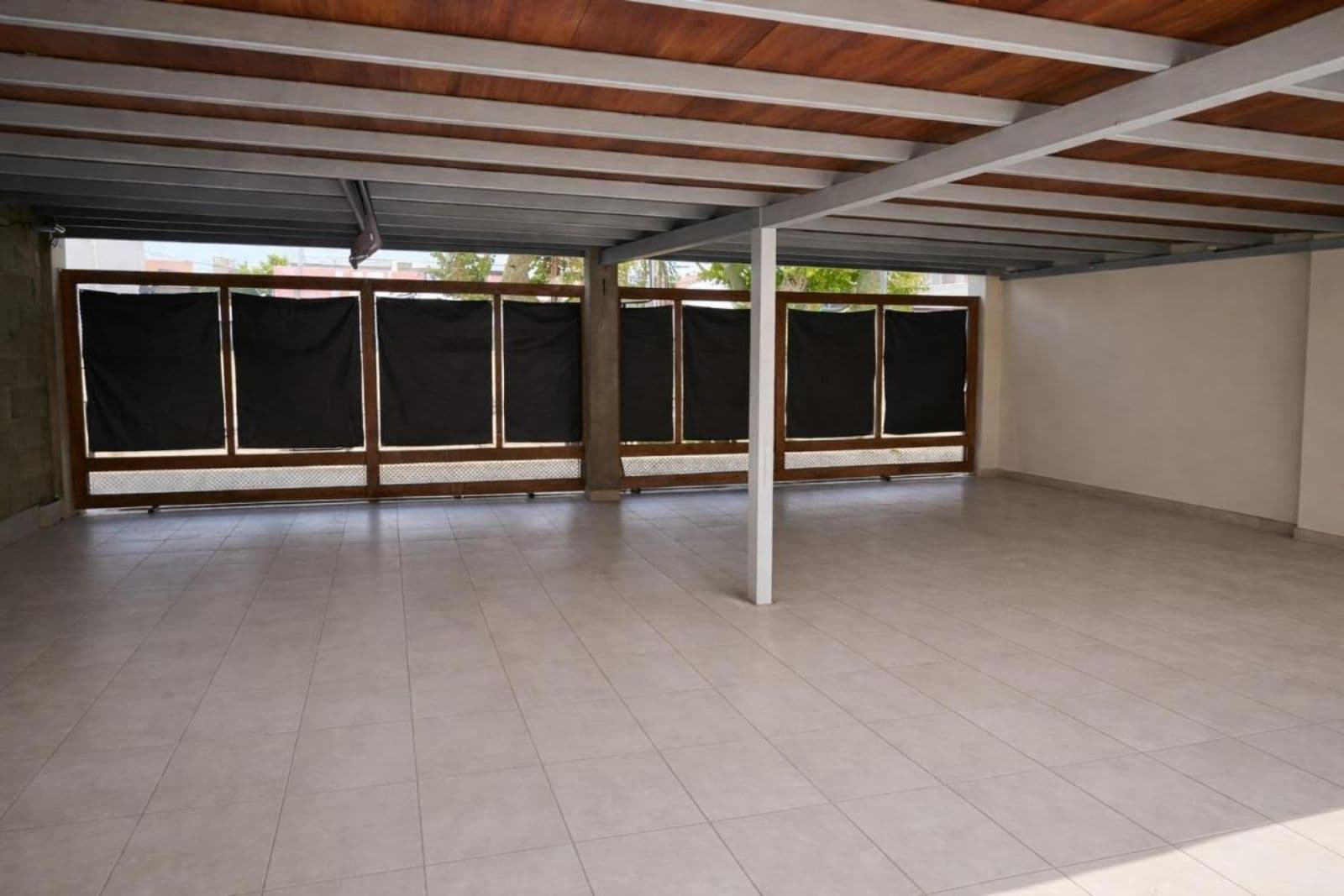 COMMERCIAL PROPERTY IN MARTINEZ