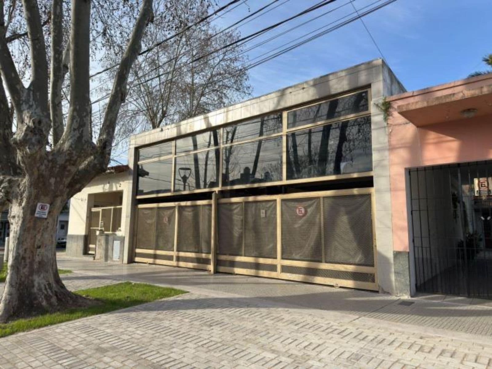 COMMERCIAL PROPERTY IN MARTINEZ