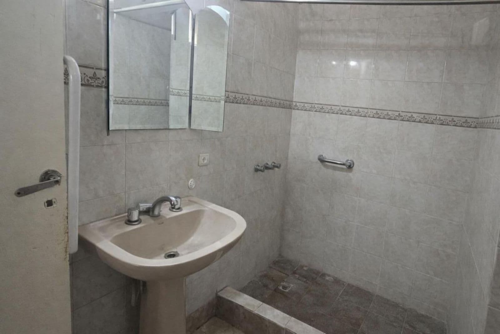 COMMERCIAL PROPERTY IN MARTINEZ