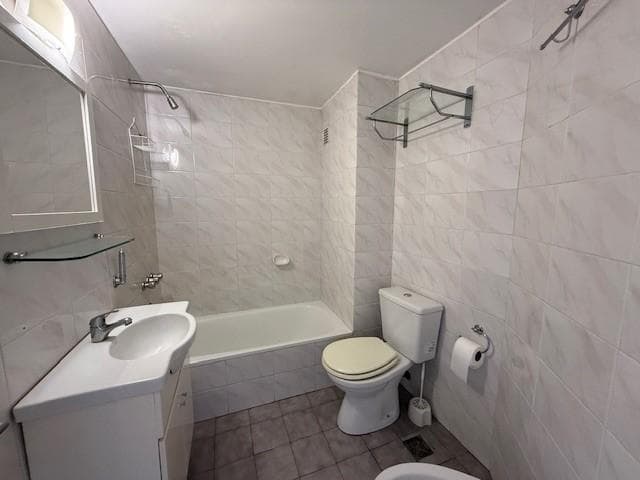 2-bedroom apartment with a garage at the front in San Isidro