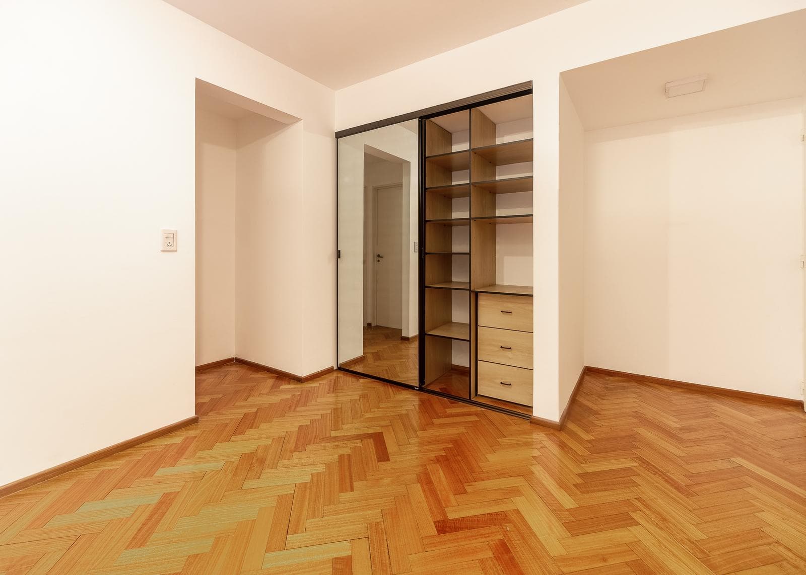 2-Room Apartment for Sale with Balcony and Private Parking Space, Belgrano Nuñez