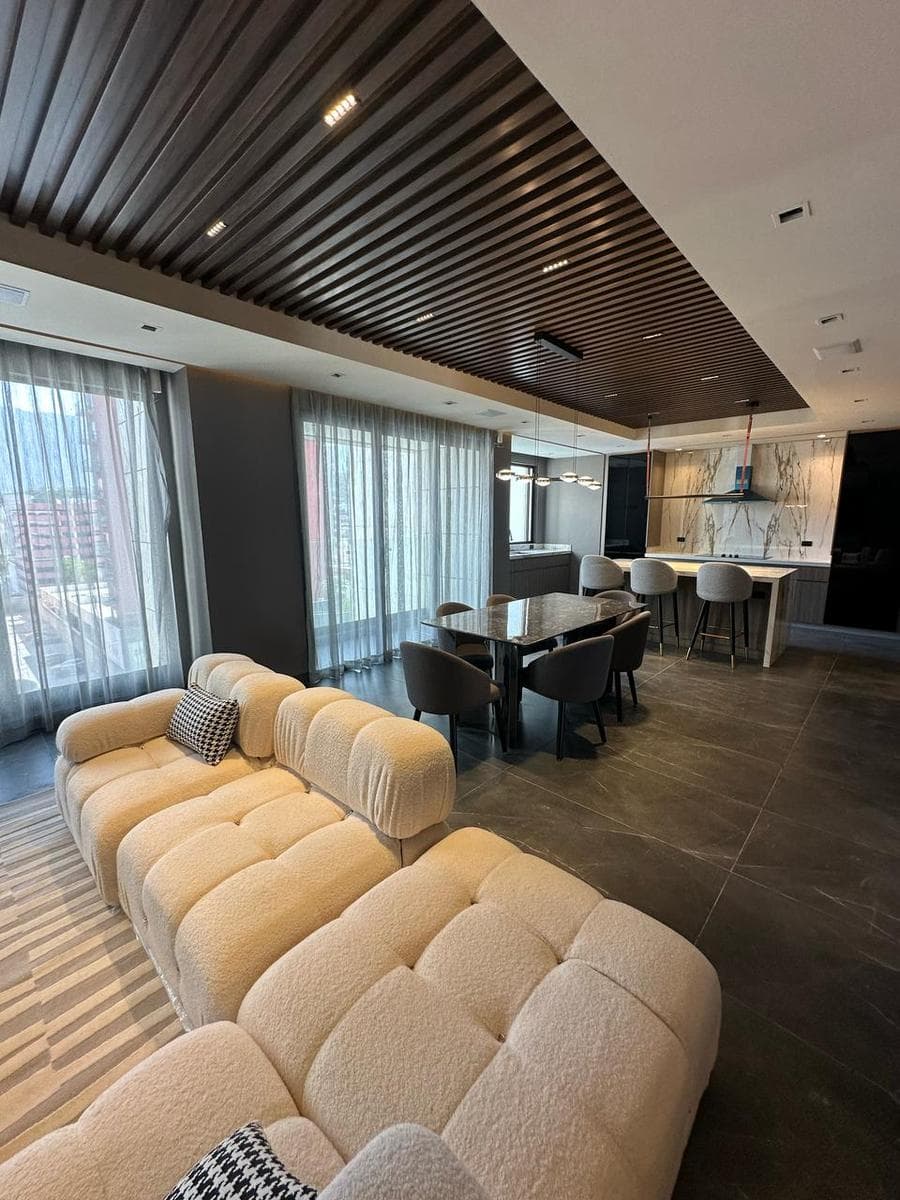 Beautiful, fully furnished apartment, ready to move in!!