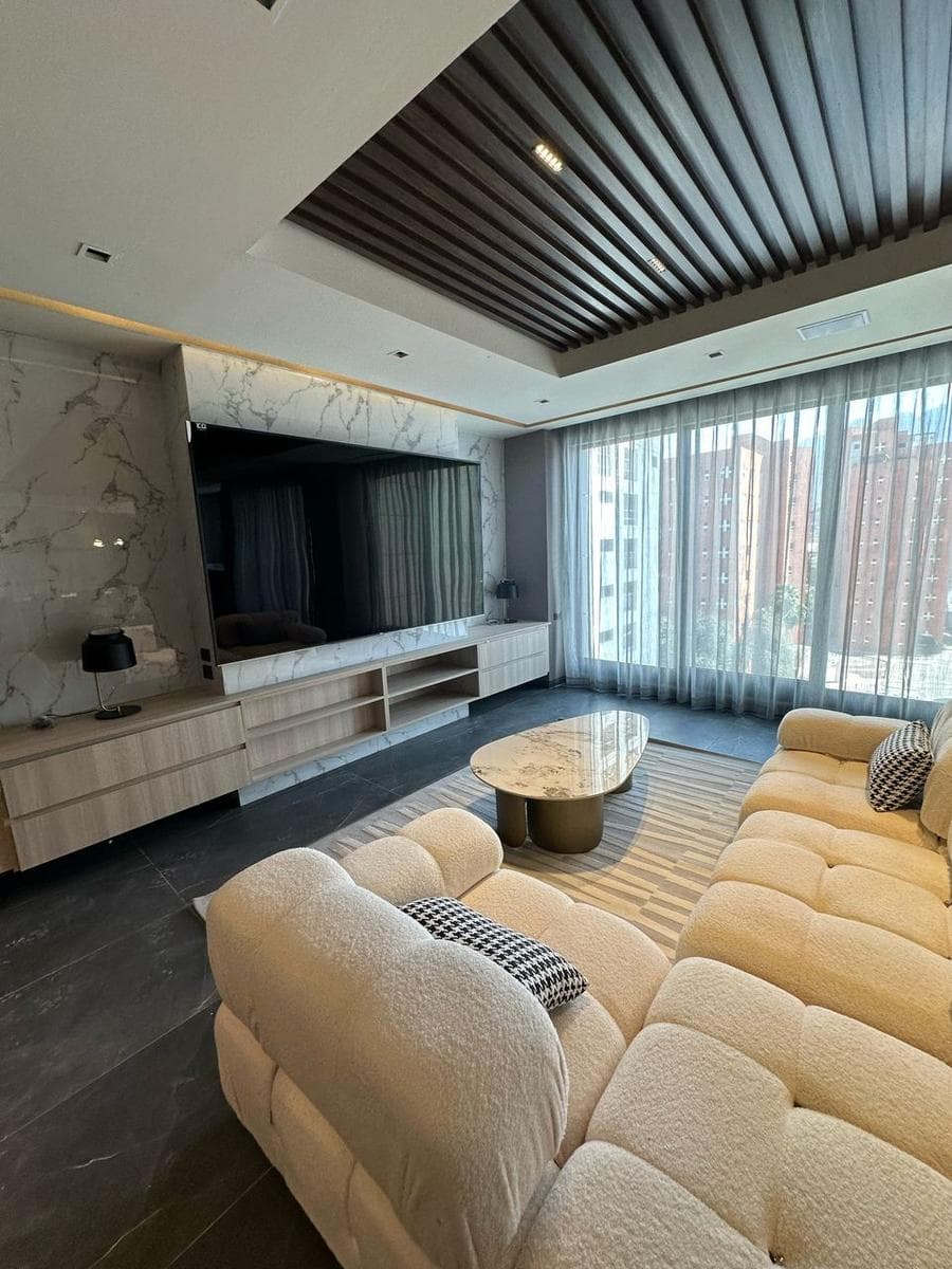 Beautiful, fully furnished apartment, ready to move in!!