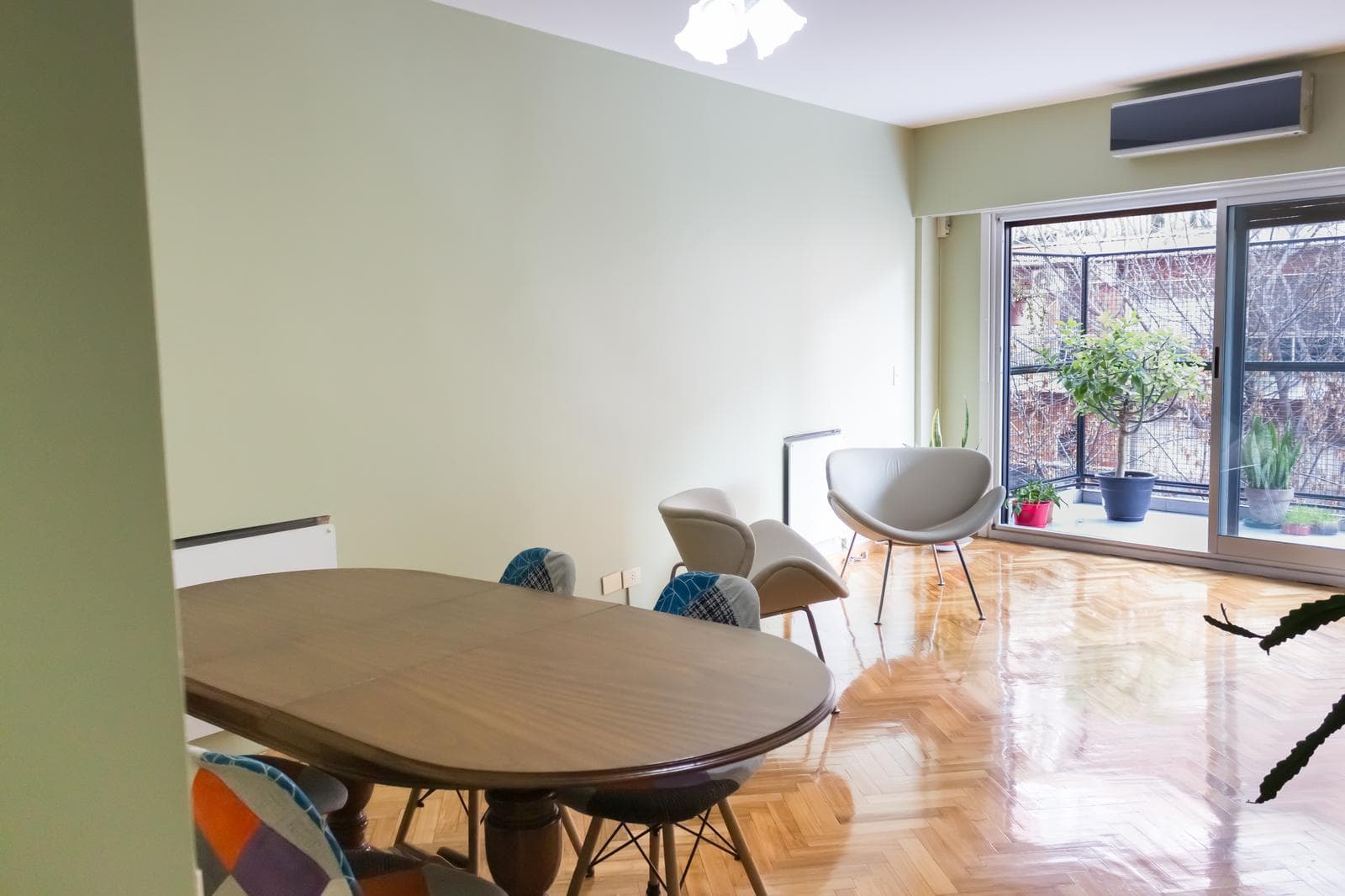 Four-room apartment for sale in Palermo with a maid's quarters, a front-facing balcony, and a storage room