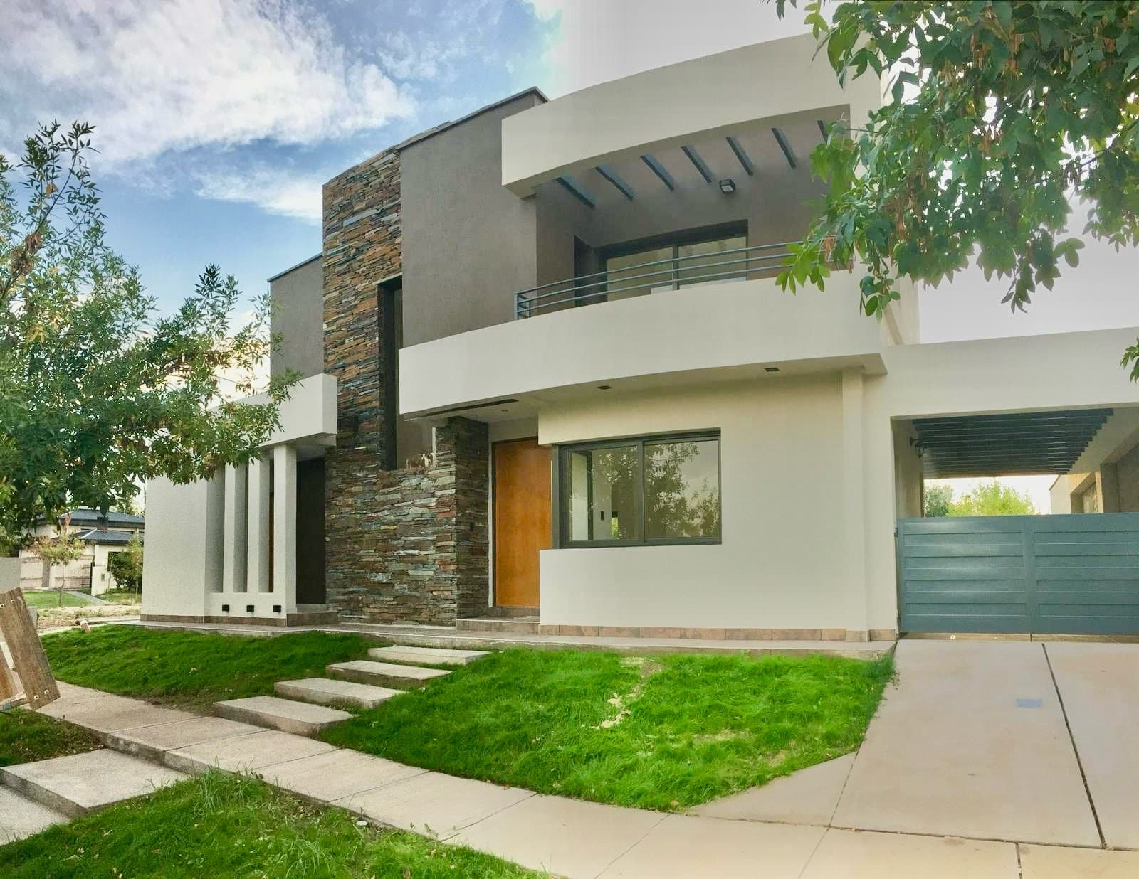 House in Chacras De Coria