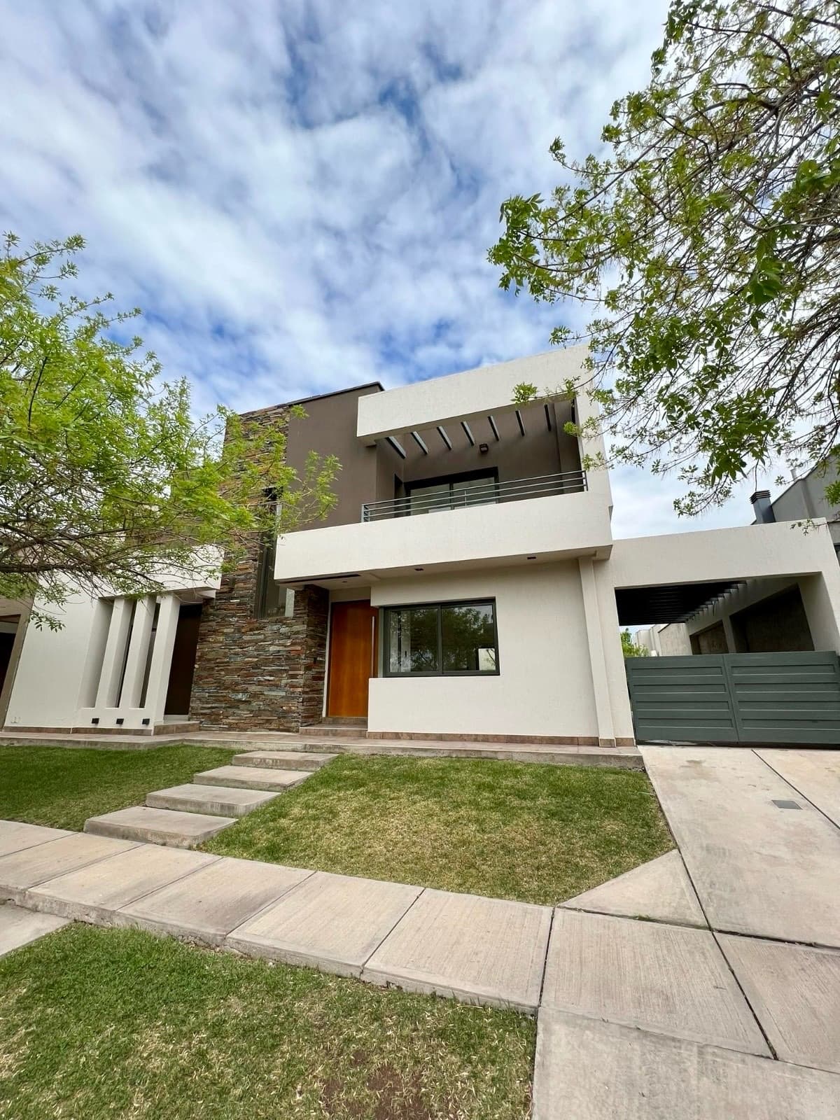 House in Chacras De Coria