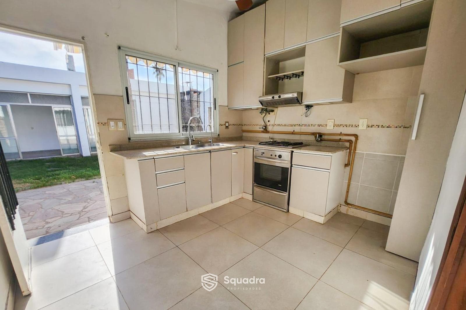 FOR SALE | TRADE - 2-bedroom house with garage - Lomas de Alberdi, Rosario. QUALIFIES FOR A MORTGAGE.