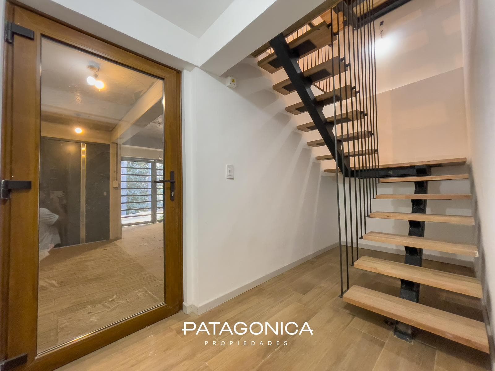 Brand-New Premium 6-Room Apartment with 1 Master Bedroom and a Lake View in Bahía Manzano, Villa La Angostura