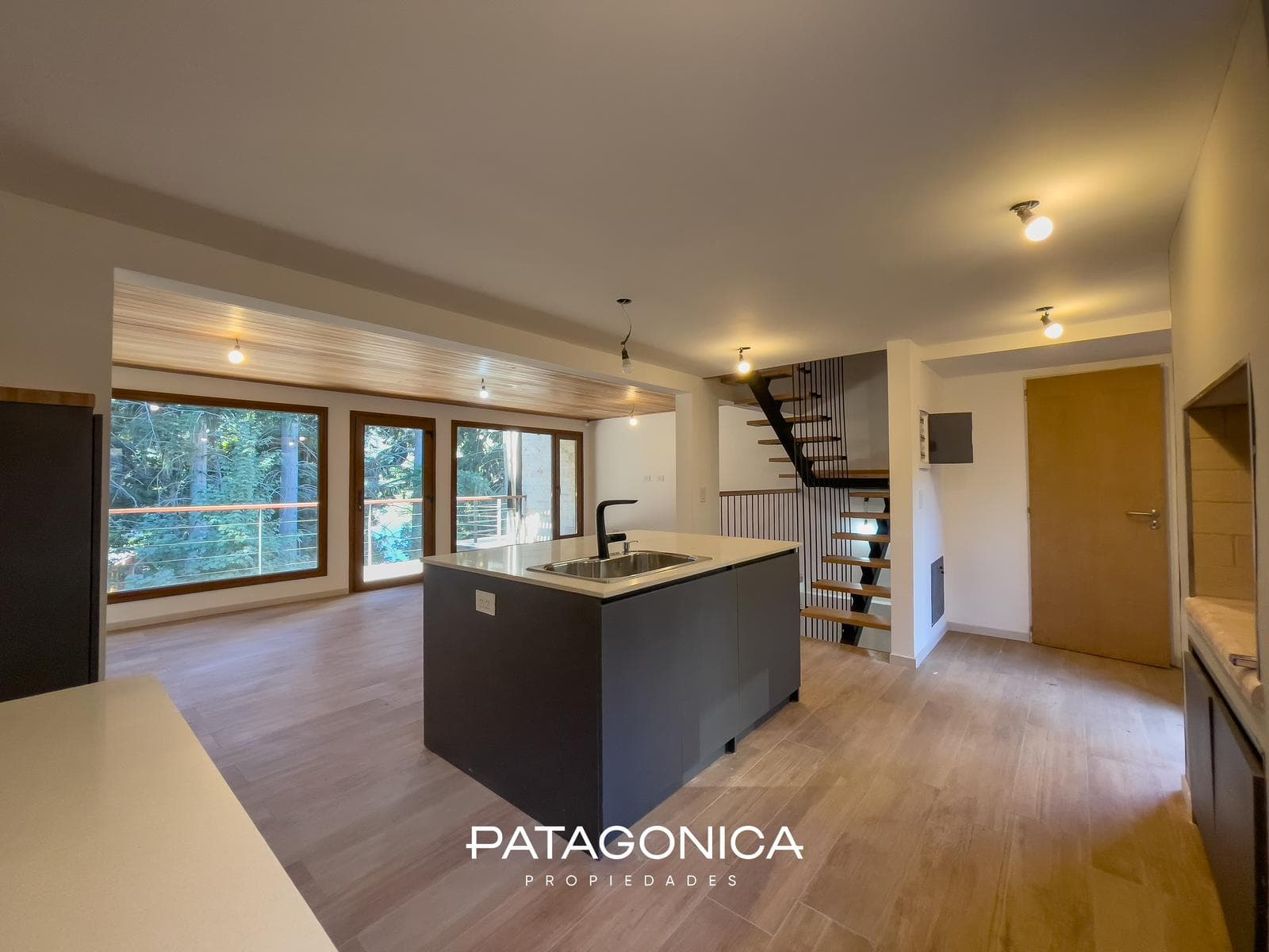 Brand-New Premium 6-Room Apartment with 1 Master Bedroom and a Lake View in Bahía Manzano, Villa La Angostura
