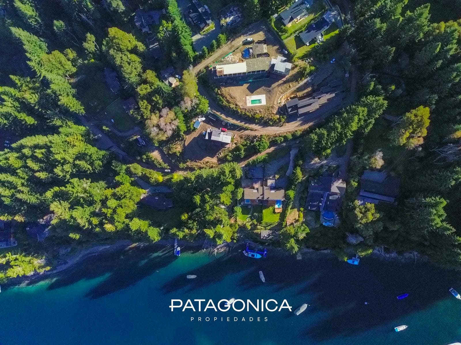 Brand-New Premium 6-Room Apartment with 1 Master Bedroom and a Lake View in Bahía Manzano, Villa La Angostura