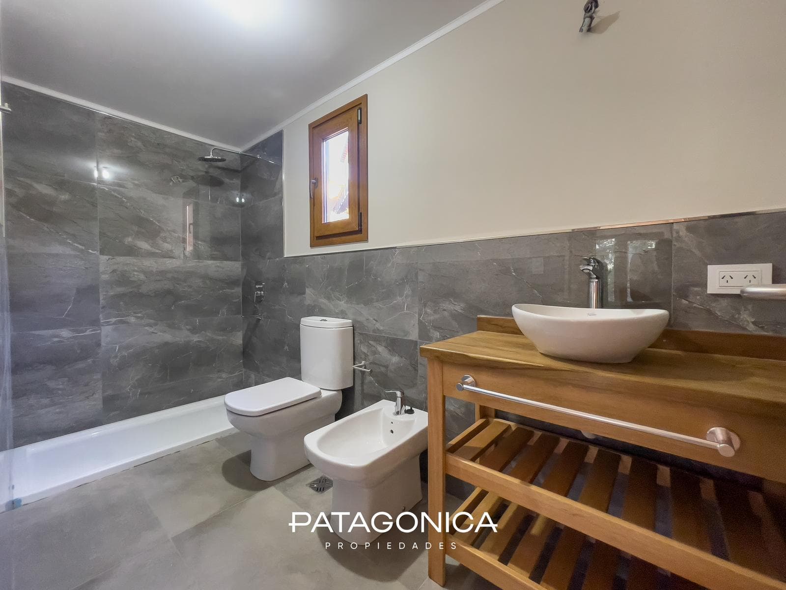 Brand-New Premium 6-Room Apartment with 1 Master Bedroom and a Lake View in Bahía Manzano, Villa La Angostura