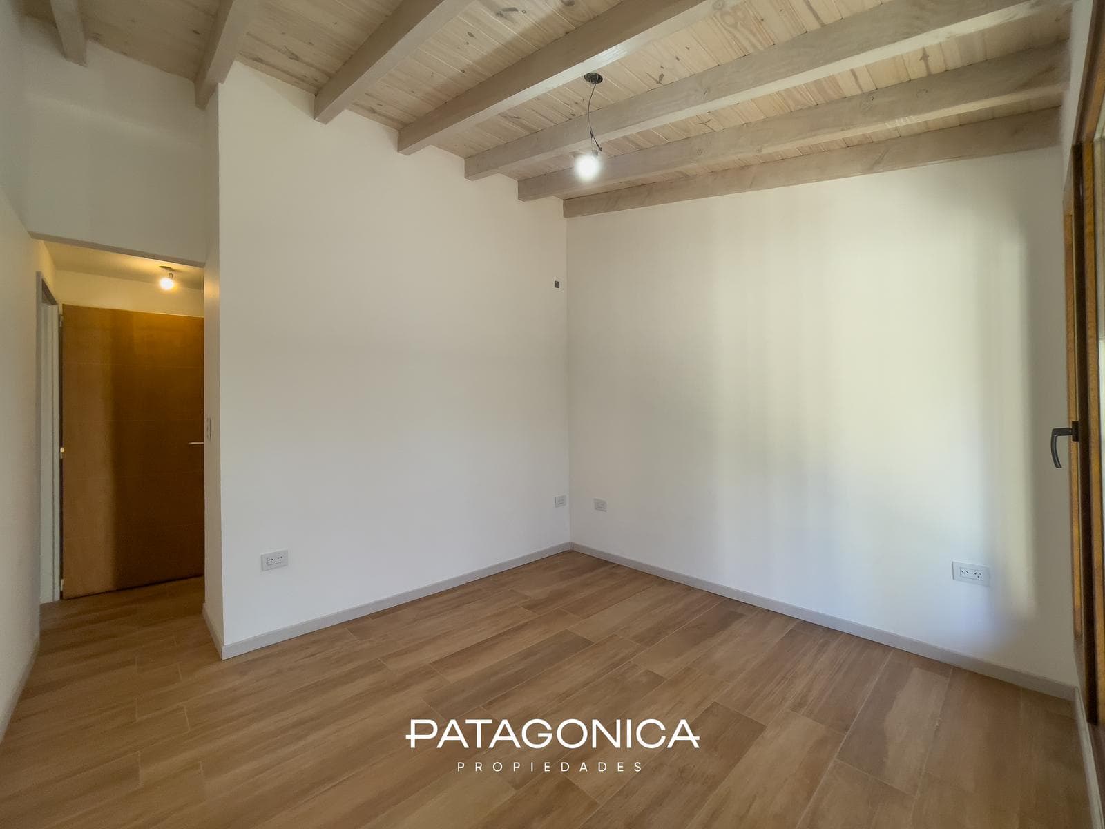 Brand-New Premium 6-Room Apartment with 1 Master Bedroom and a Lake View in Bahía Manzano, Villa La Angostura