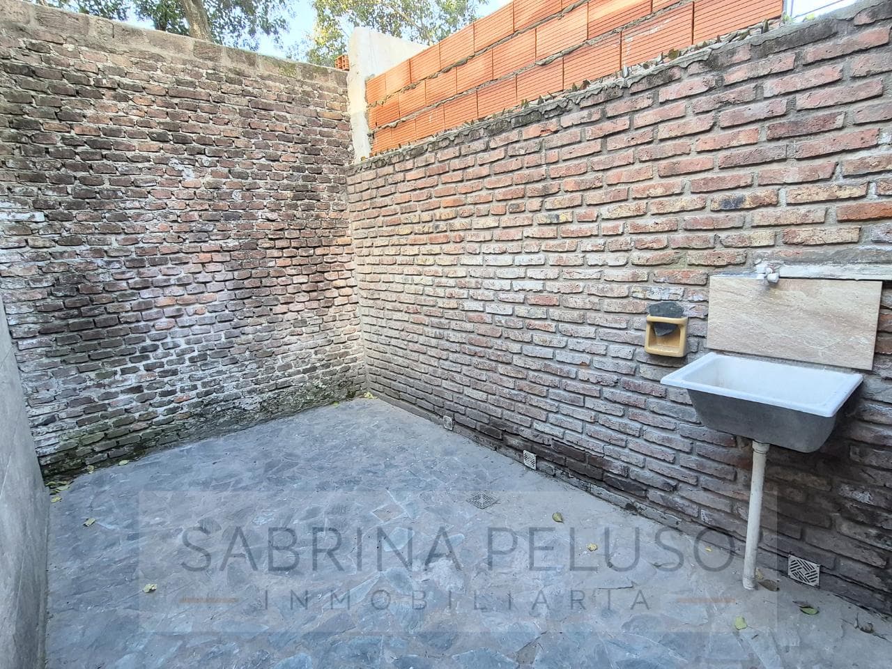 House with 2 Apartments for Sale in Moreno—Ideal Investment