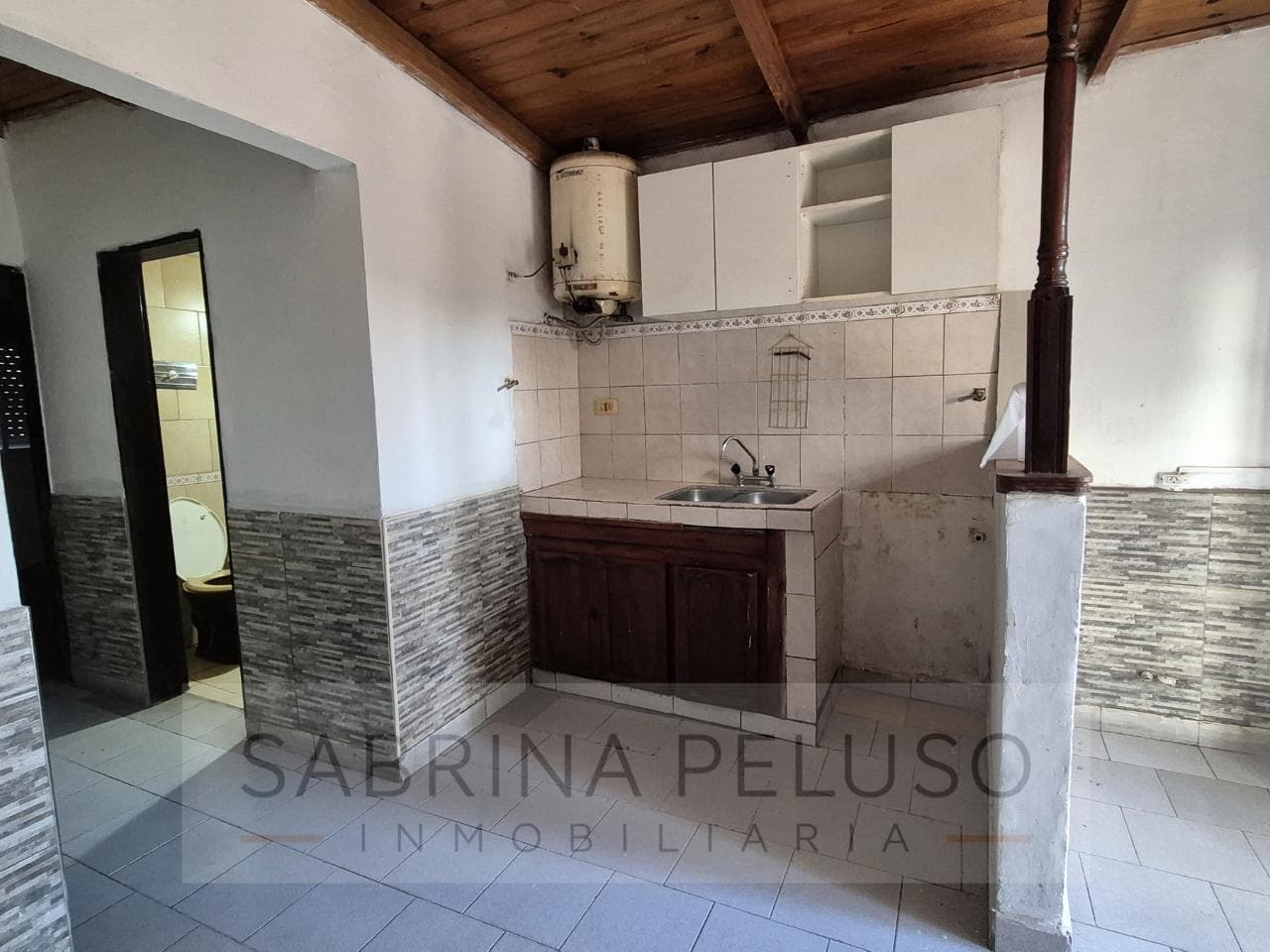 House with 2 Apartments for Sale in Moreno—Ideal Investment