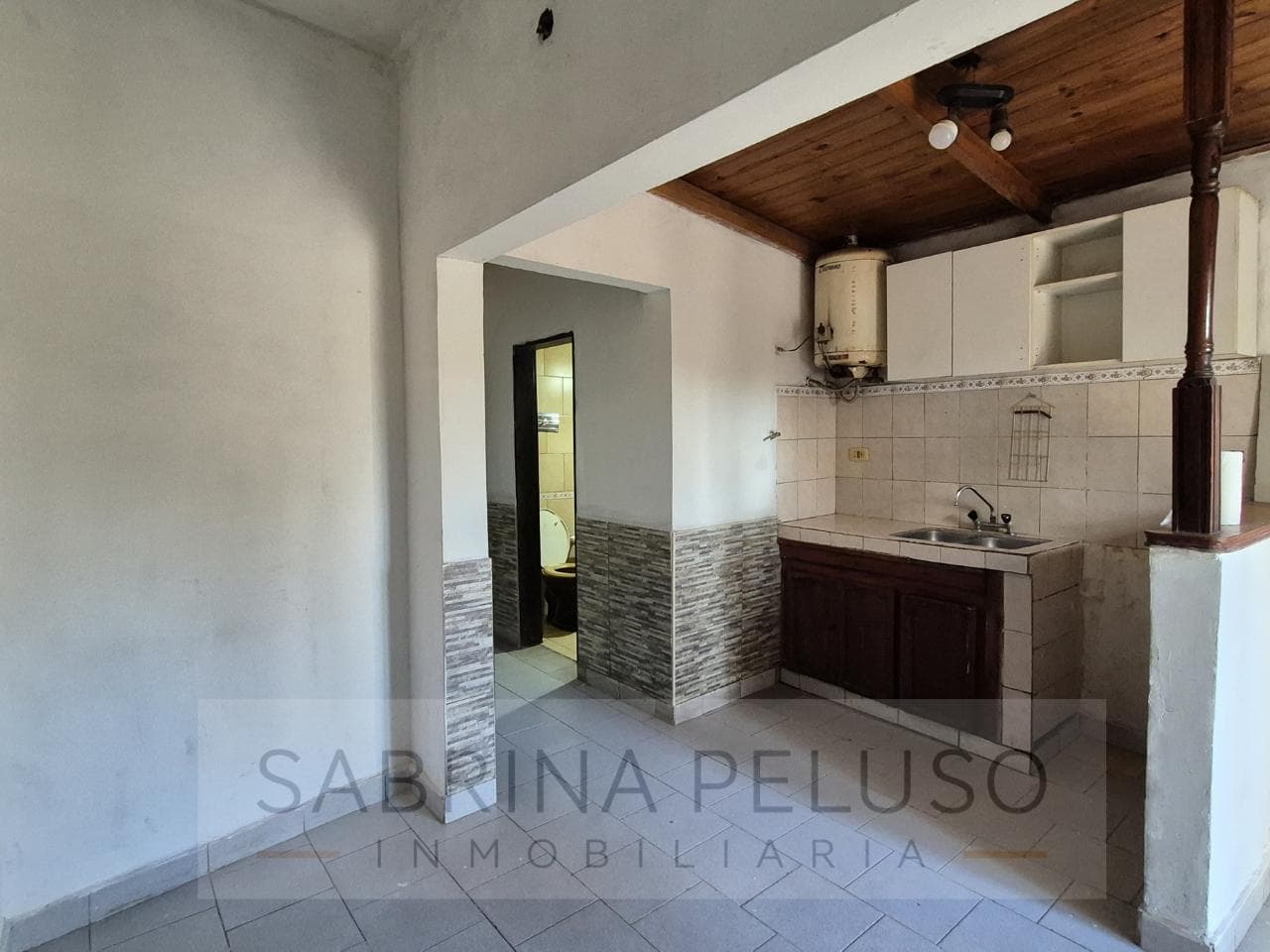 House with 2 Apartments for Sale in Moreno—Ideal Investment