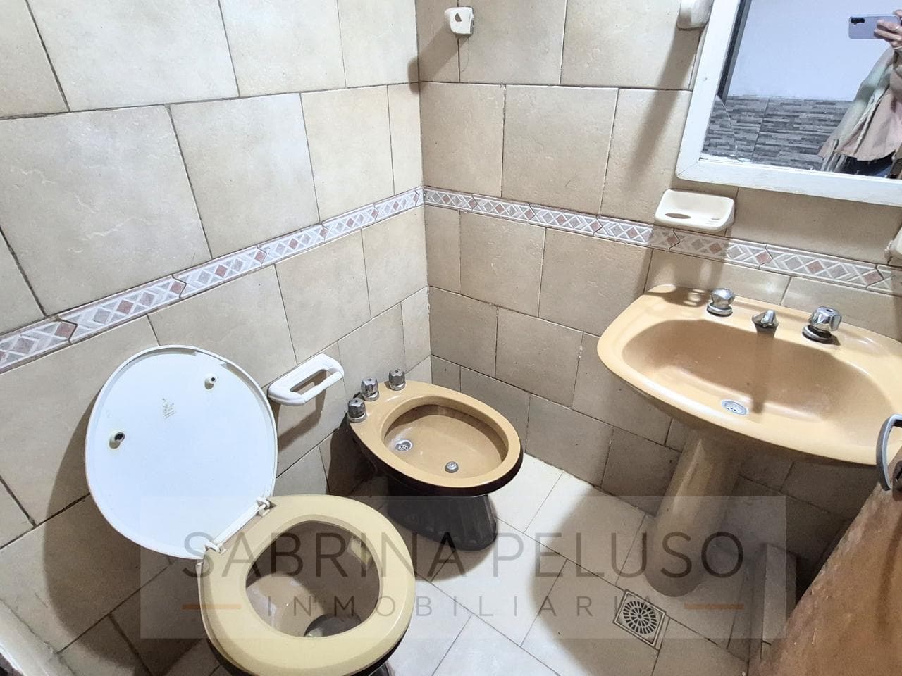 House with 2 Apartments for Sale in Moreno—Ideal Investment