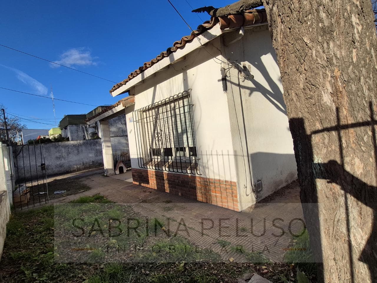 House with 2 Apartments for Sale in Moreno—Ideal Investment
