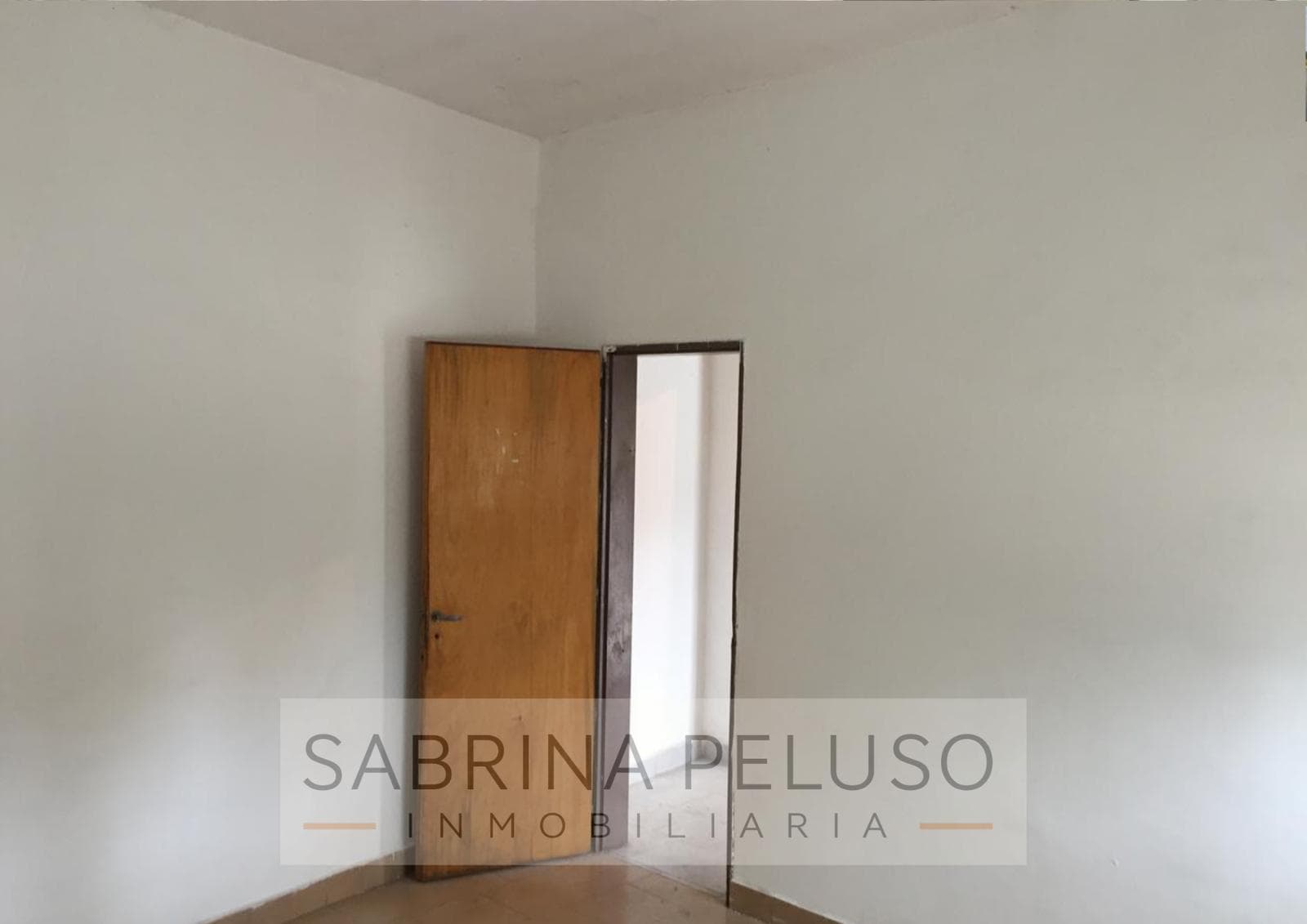 House with 2 Apartments for Sale in Moreno—Ideal Investment
