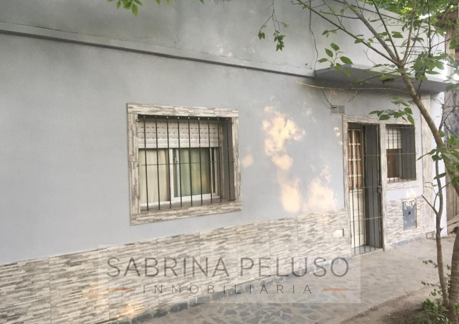 House with 2 Apartments for Sale in Moreno—Ideal Investment
