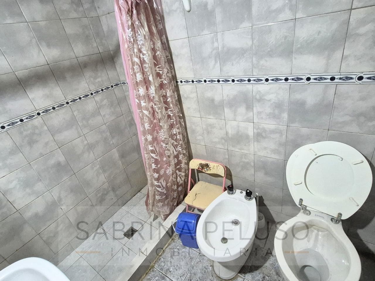 House with 2 Apartments for Sale in Moreno—Ideal Investment