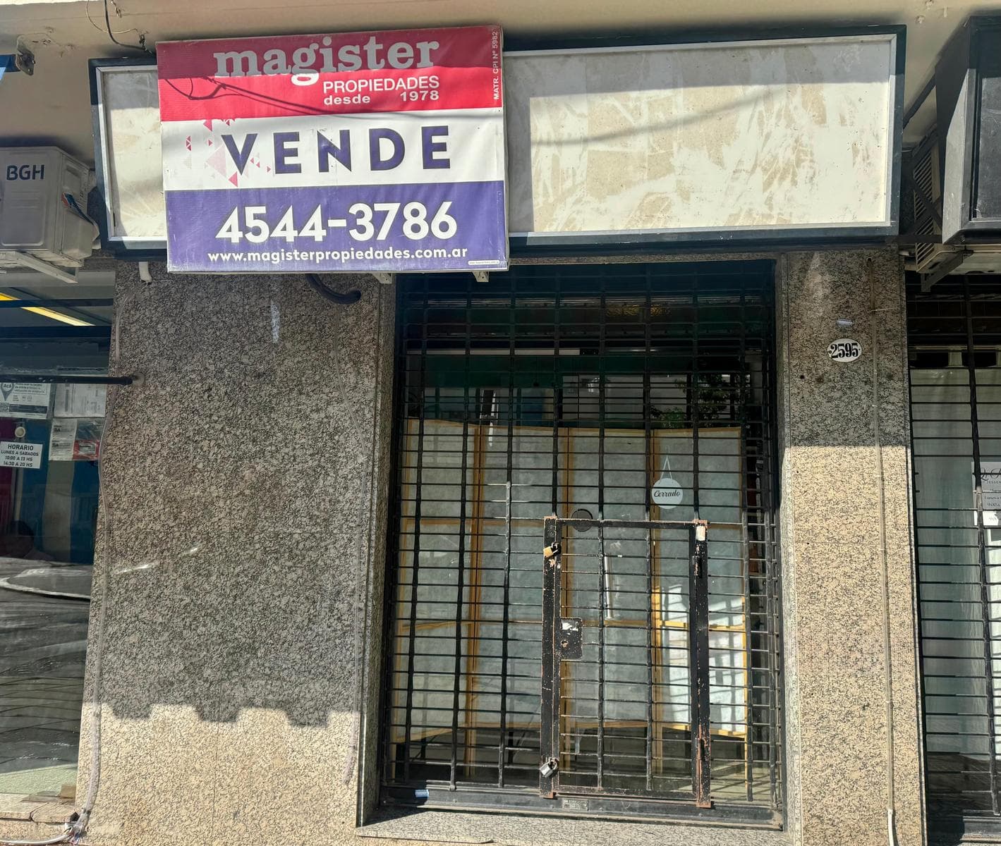 Commercial space at the corner of Mariano Acha and Monroe. Villa Urquiza.