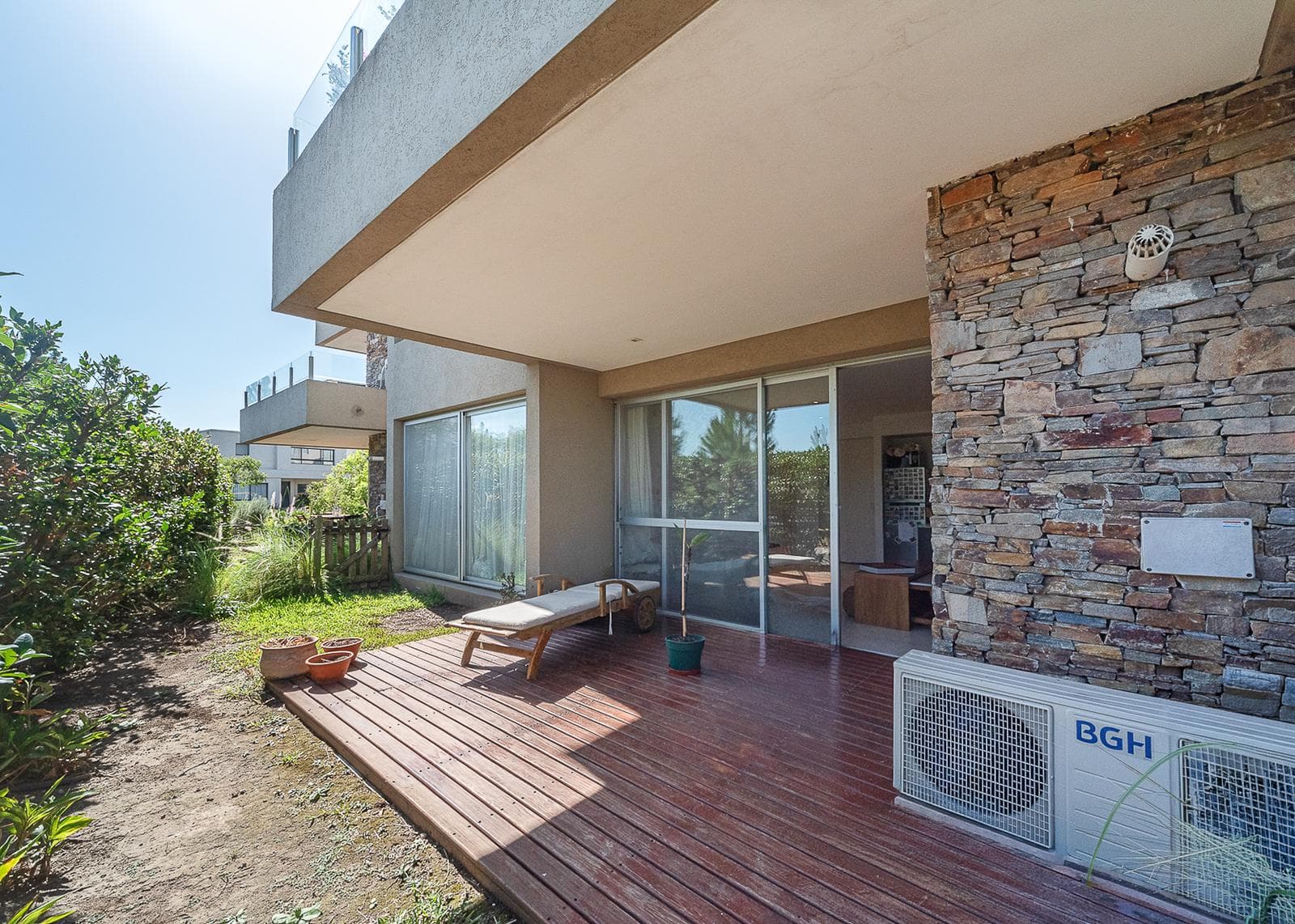 2-Bedroom Apartment for Sale on the Ground Floor with Garden and Grill; 2 Parking Spaces (Currently Rented) in Las Piedras – Nordelta