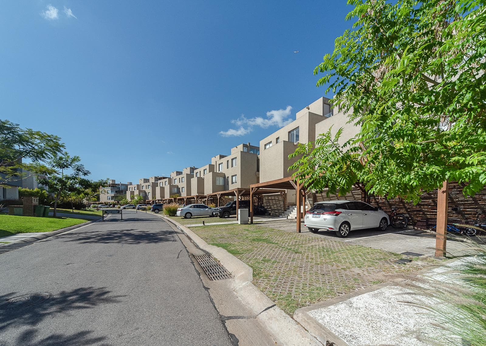 2-Bedroom Apartment for Sale on the Ground Floor with Garden and Grill; 2 Parking Spaces (Currently Rented) in Las Piedras – Nordelta
