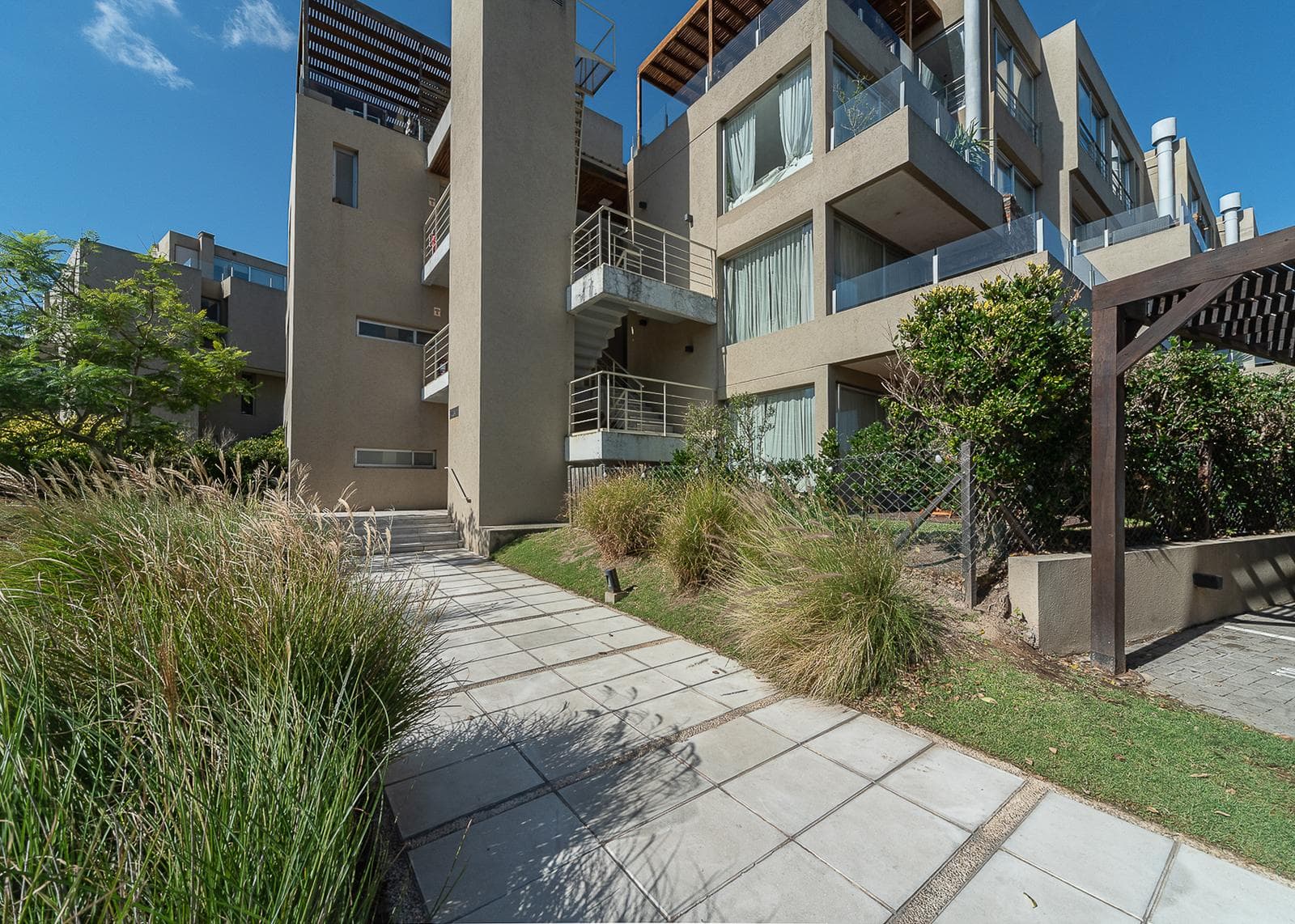 2-Bedroom Apartment for Sale on the Ground Floor with Garden and Grill; 2 Parking Spaces (Currently Rented) in Las Piedras – Nordelta
