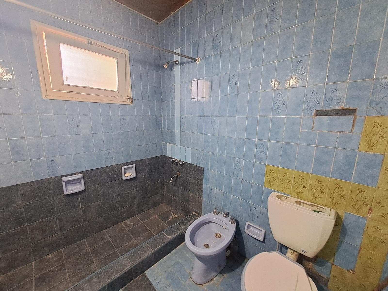 House for Sale - ELIGIBLE FOR A MORTGAGE - 3 bedrooms. Ideal for a medical office