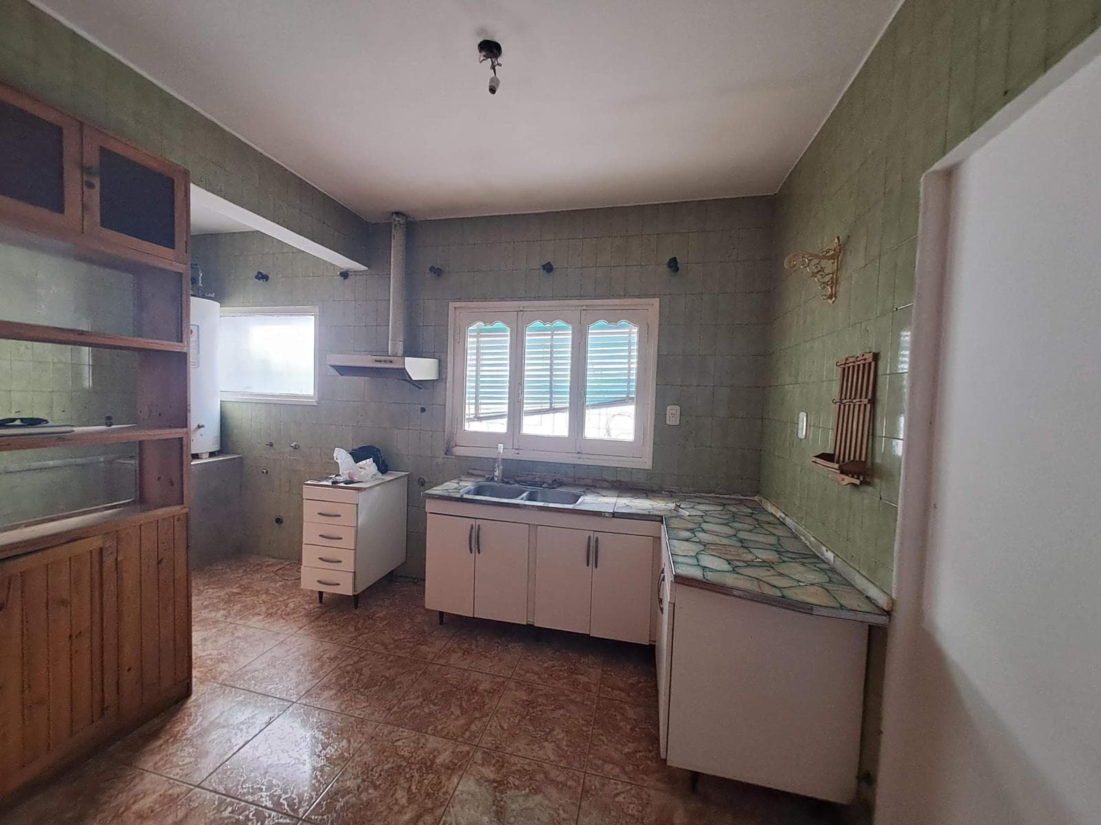 House for Sale - ELIGIBLE FOR A MORTGAGE - 3 bedrooms. Ideal for a medical office