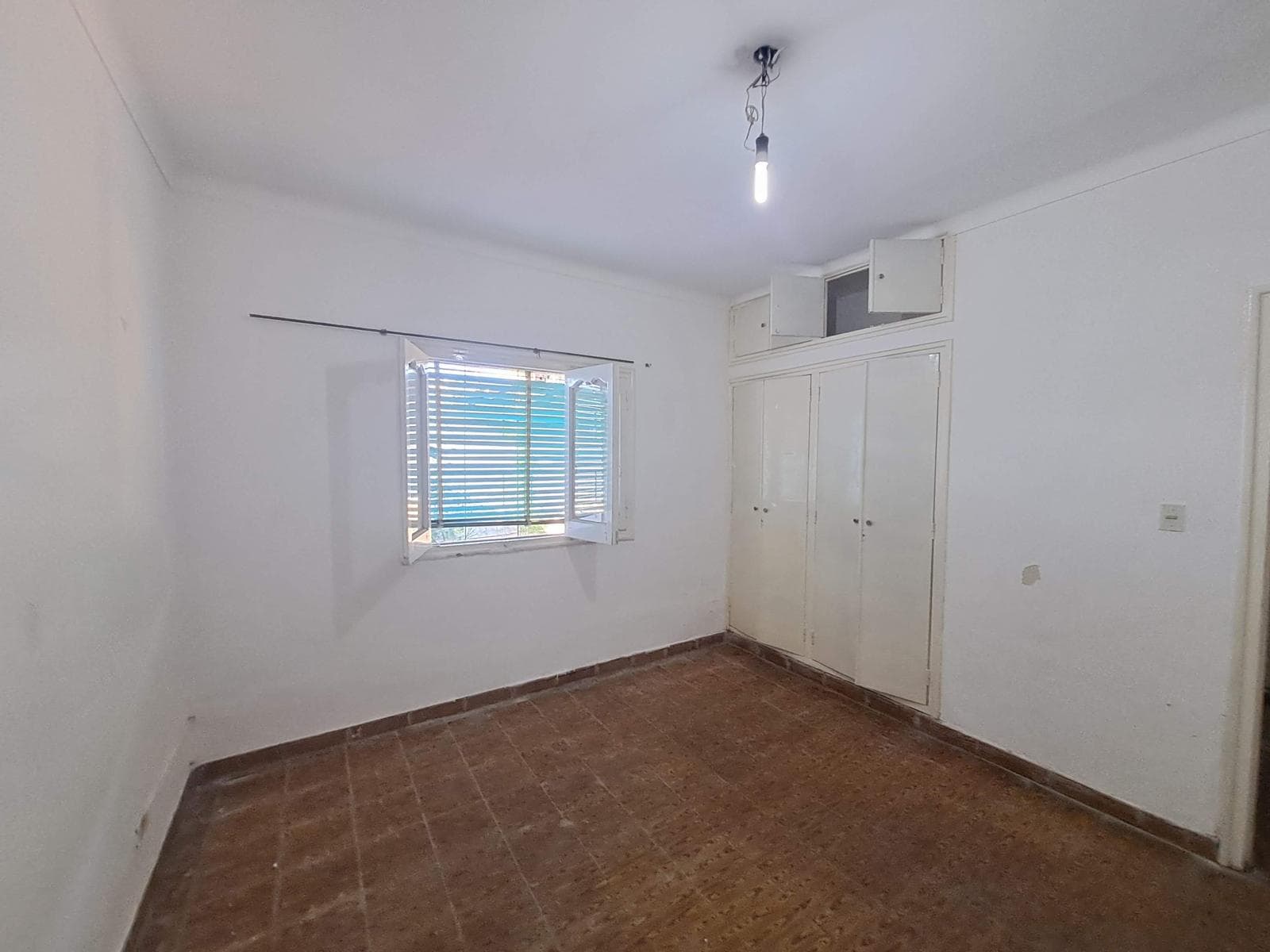 House for Sale - ELIGIBLE FOR A MORTGAGE - 3 bedrooms. Ideal for a medical office