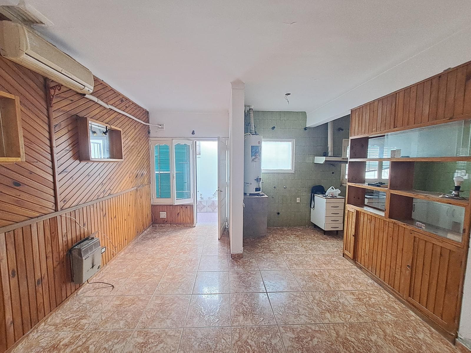 House for Sale - ELIGIBLE FOR A MORTGAGE - 3 bedrooms. Ideal for a medical office