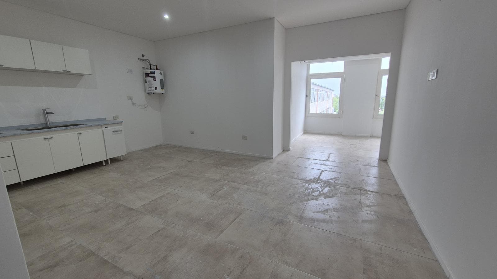 FOR SALE: 2.5-ROOM APARTMENT IN TIGRE NORDELTA WITH GARAGE; SUITABLE FOR BUSINESS USE