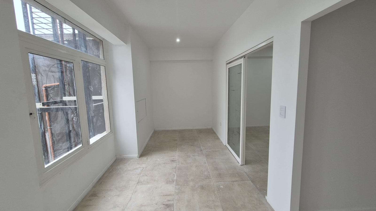 FOR SALE: 2.5-ROOM APARTMENT IN TIGRE NORDELTA WITH GARAGE; SUITABLE FOR BUSINESS USE