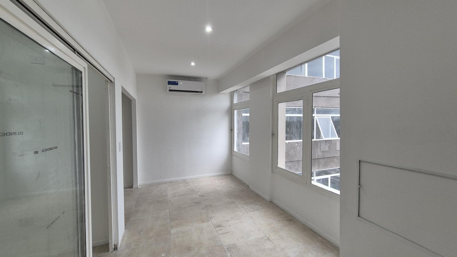 FOR SALE: 2.5-ROOM APARTMENT IN TIGRE NORDELTA WITH GARAGE; SUITABLE FOR BUSINESS USE