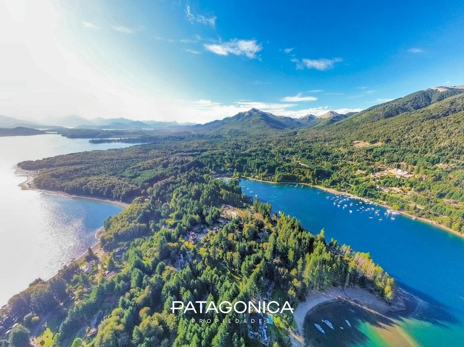Brand-New Premium Apartment with 6 Rooms (4 with en suite bathrooms) and a Lake View in Bahía Manzano, Villa La Angostura