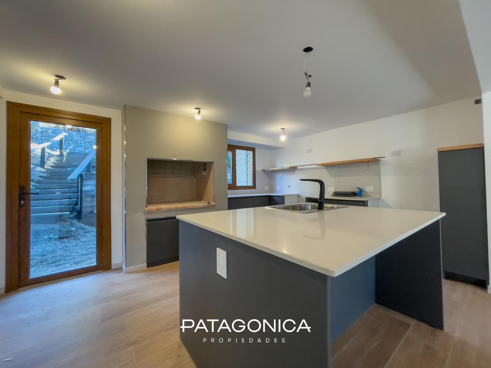 Brand-New Premium Apartment with 6 Rooms (4 with en suite bathrooms) and a Lake View in Bahía Manzano, Villa La Angostura