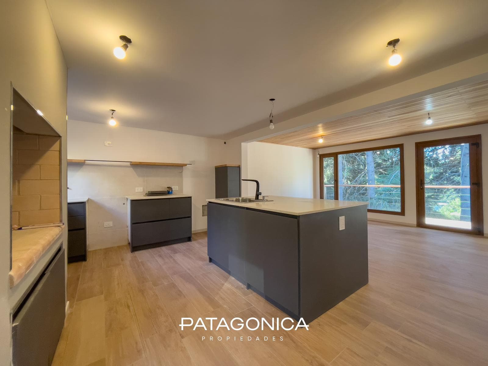 Brand-New Premium 6-Room Apartment with 3 Bedrooms and a Lake View in Bahía Manzano, Villa La Angostura