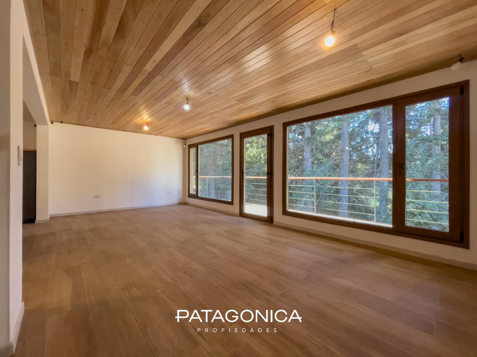 Brand-New Premium 6-Room Apartment with 3 Bedrooms and a Lake View in Bahía Manzano, Villa La Angostura