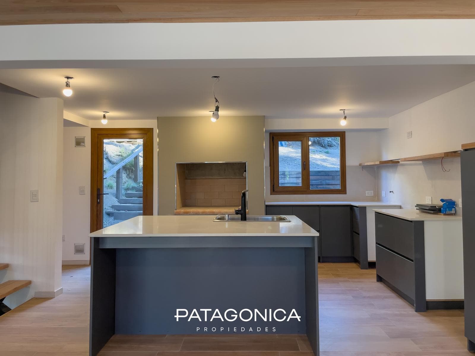 Brand-New Premium 6-Room Apartment with 3 Bedrooms and a Lake View in Bahía Manzano, Villa La Angostura