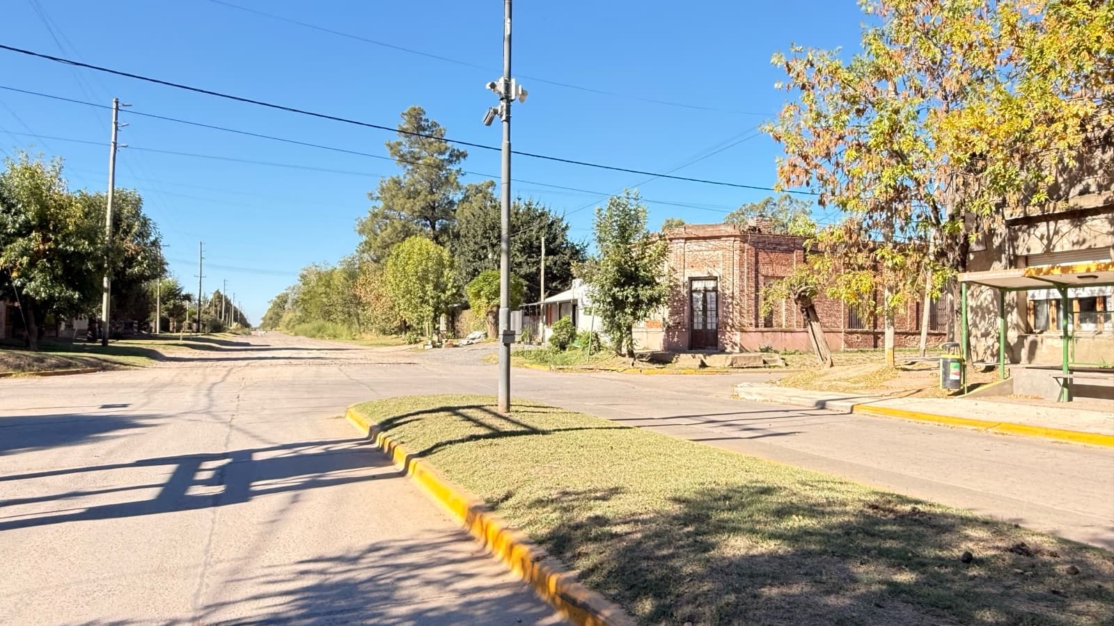 A great plot of land in Empalme Lobos, with a kitchen and a barbecue to be finished!