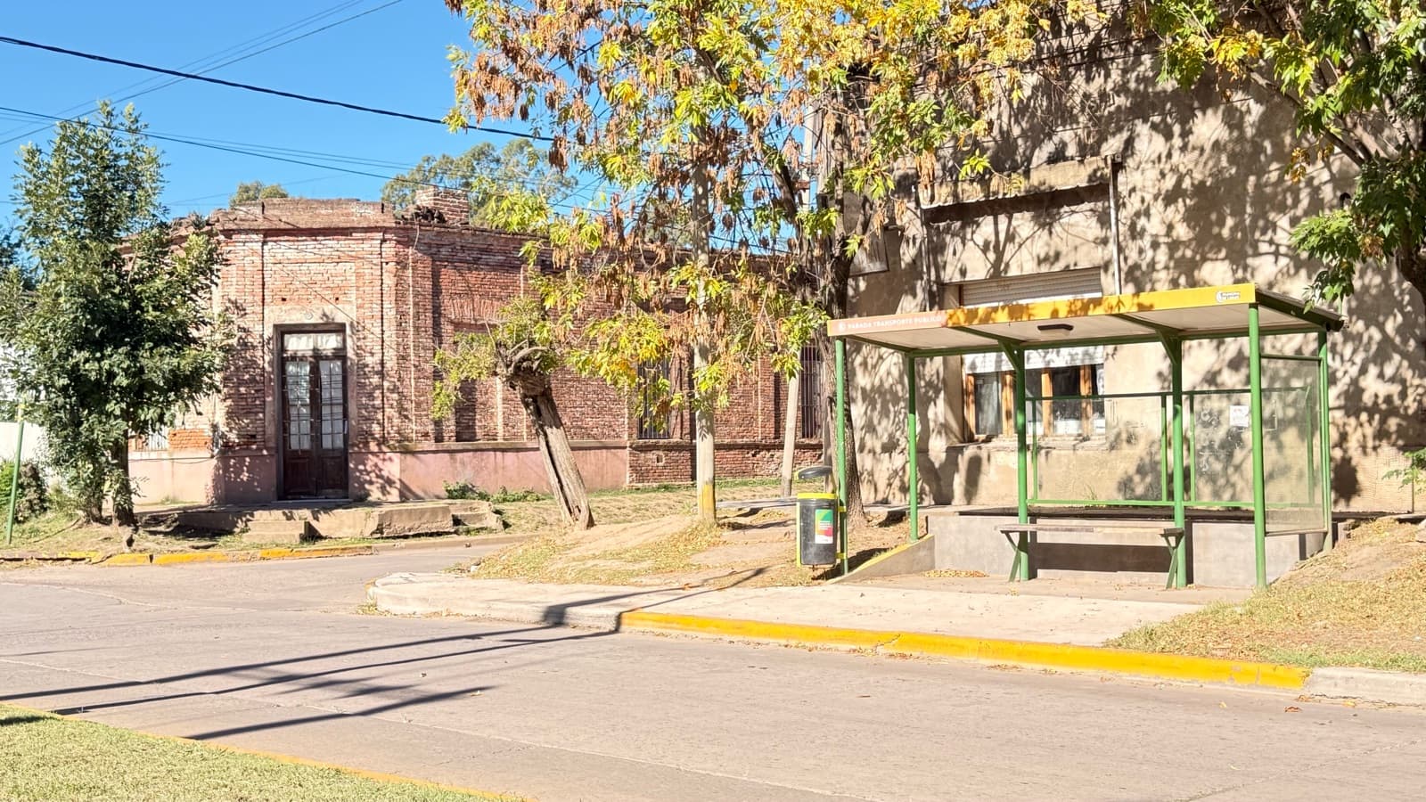 A great plot of land in Empalme Lobos, with a kitchen and a barbecue to be finished!
