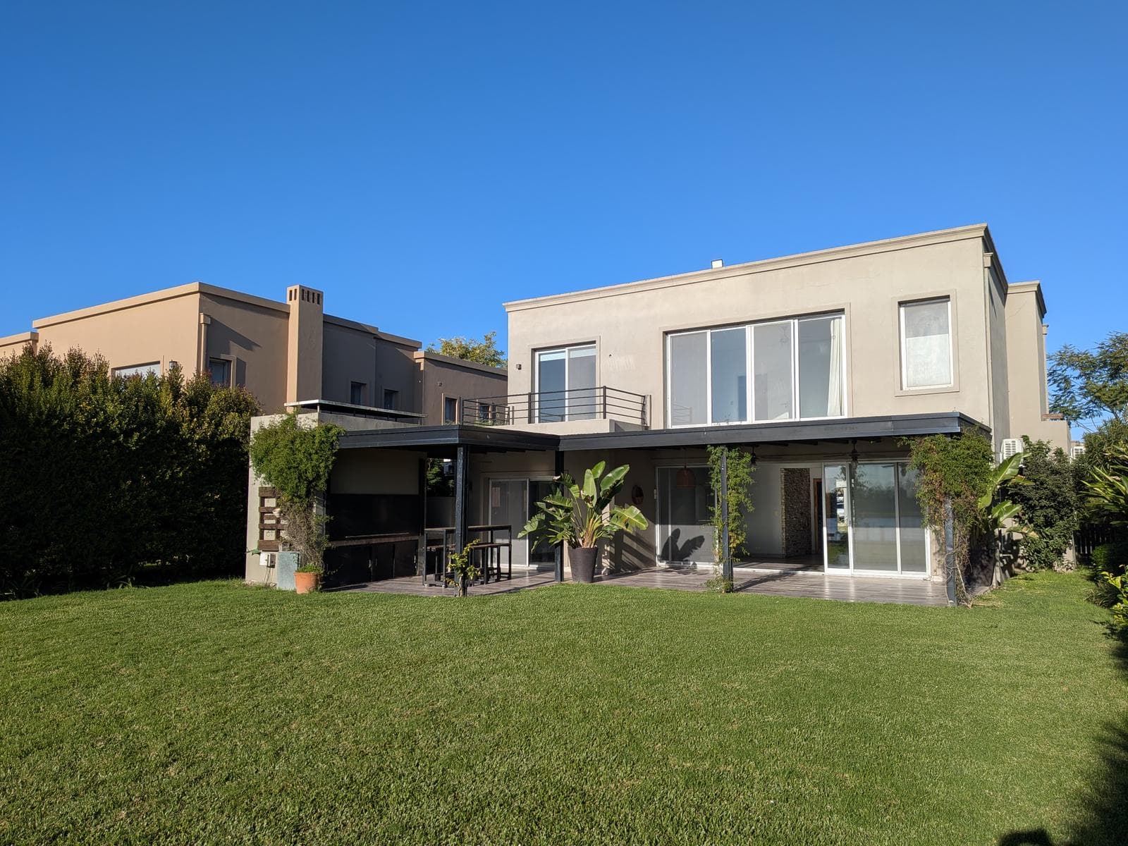 House for SALE, 6 rooms, overlooking the lagoon, in Talar Del Lago II, Pacheco, Tig