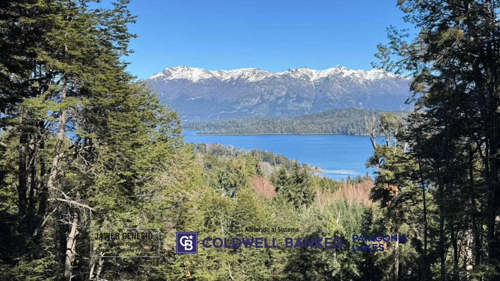 Historic District of V. la Angostura - With a panoramic view of the lake from the mountains; 170 m² on a 6,000 m² lot