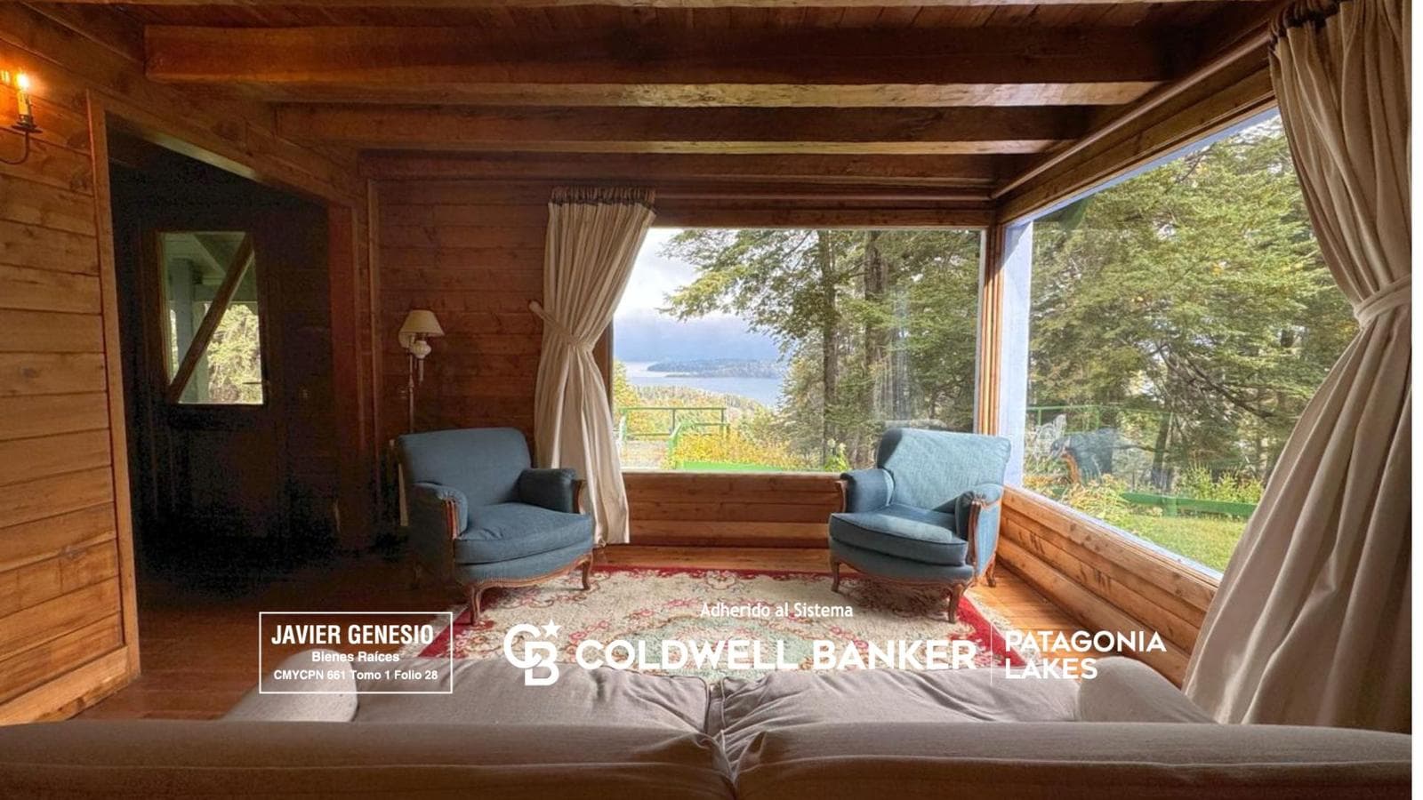 Historic District of V. la Angostura - With a panoramic view of the lake from the mountains; 170 m² on a 6,000 m² lot