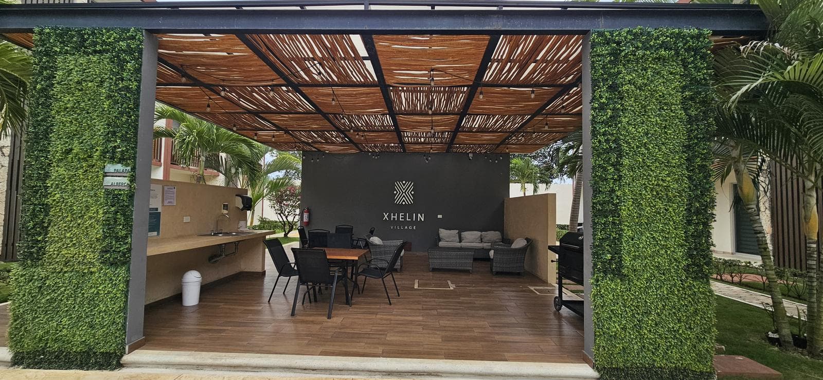 IF YOU'RE THINKING ABOUT MOVING TO PLAYA DEL CARMEN, THIS APARTMENT IS FOR YOU...