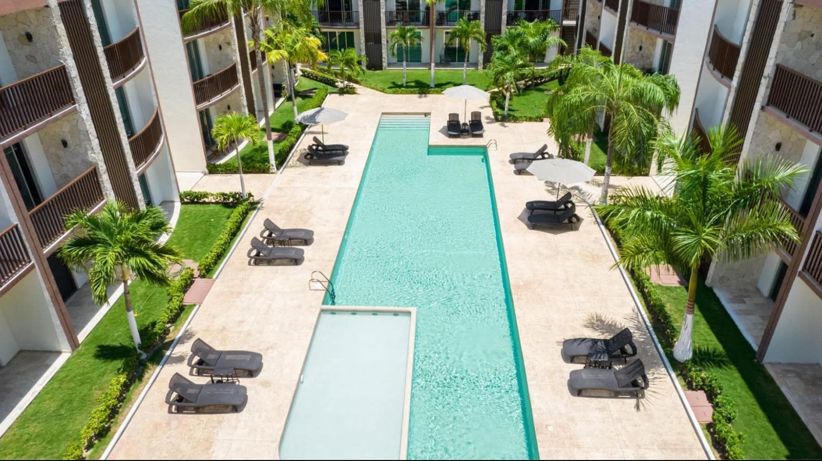 IF YOU'RE THINKING ABOUT MOVING TO PLAYA DEL CARMEN, THIS APARTMENT IS FOR YOU...